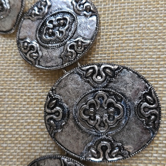 Chico's Silver Ornate Necklace. In Like New Condition. Gorgeous! - Picture 3 of 12